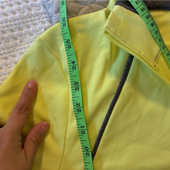 North Face Women's Size XL Neon Yellow Pullover Polyester 1/4 Zip Long Sleeve - Picture 5 of 9
